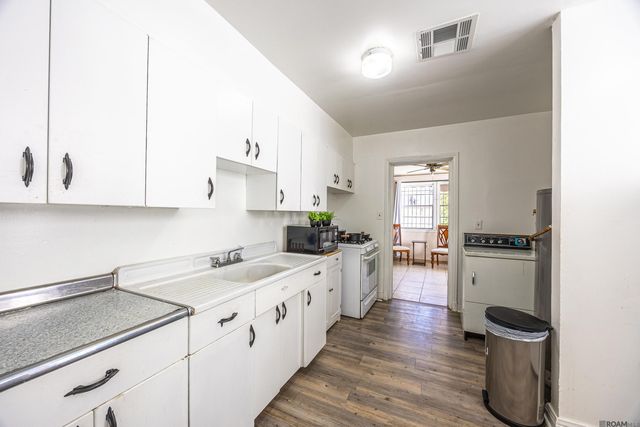 2727 Carondelet Street, New Orleans, LA 70130
