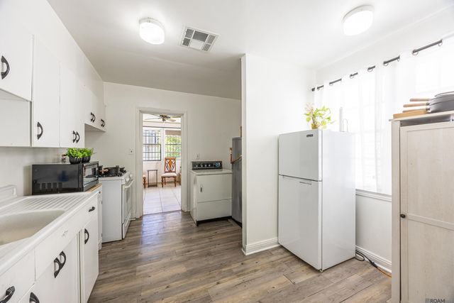2727 Carondelet Street, New Orleans, LA 70130