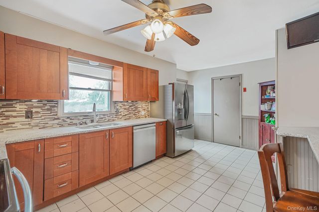 47 Holiday Boulevard, Center Moriches, NY 11934