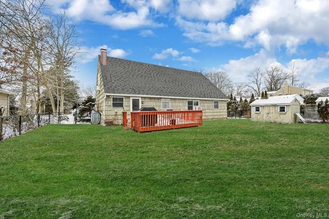 47 Holiday Boulevard, Center Moriches, NY 11934