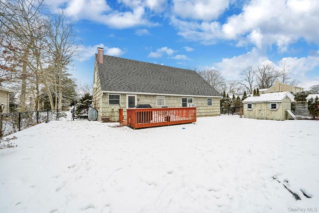 47 Holiday Boulevard, Center Moriches, NY 11934