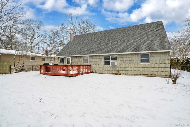 47 Holiday Boulevard, Center Moriches, NY 11934