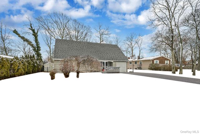 47 Holiday Boulevard, Center Moriches, NY 11934