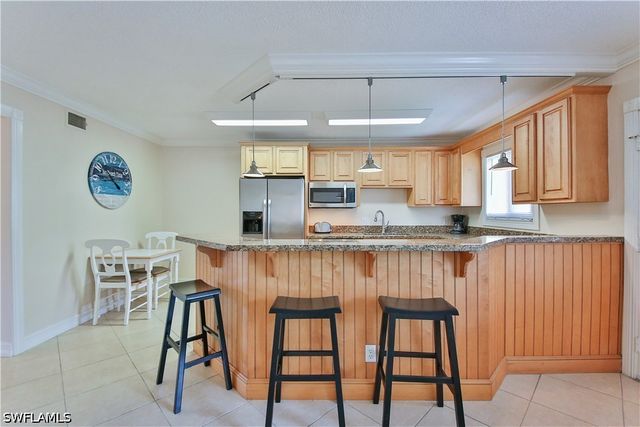 1100 Gulf Shore BLVD N 207, Naples, FL 34102