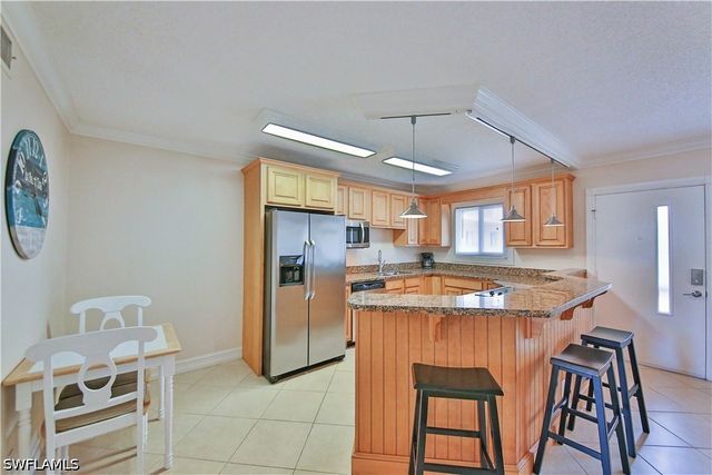 1100 Gulf Shore BLVD N 207, Naples, FL 34102