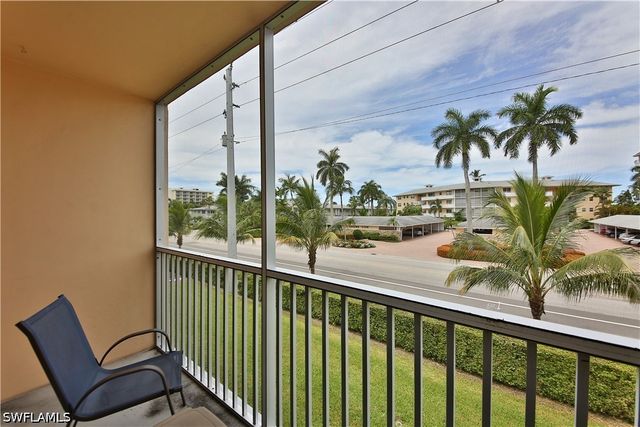 1100 Gulf Shore BLVD N 207, Naples, FL 34102
