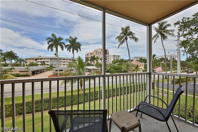 1100 Gulf Shore BLVD N 207, Naples, FL 34102