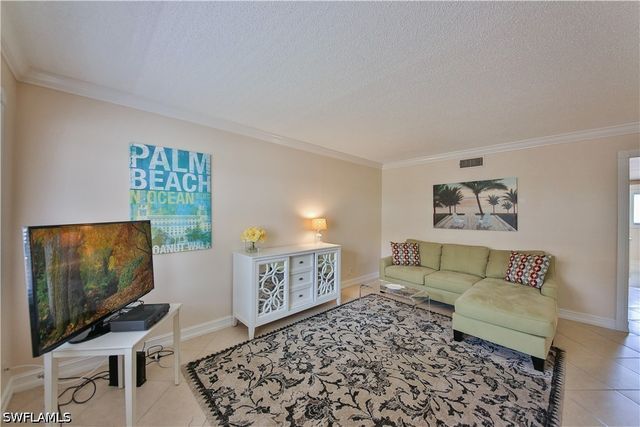 1100 Gulf Shore BLVD N 207, Naples, FL 34102