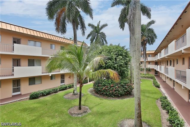 1100 Gulf Shore BLVD N 207, Naples, FL 34102