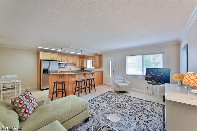 1100 Gulf Shore BLVD N 207, Naples, FL 34102