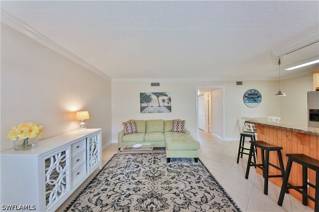 1100 Gulf Shore BLVD N 207, Naples, FL 34102