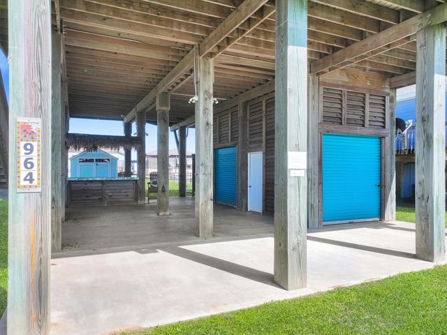 964 S Selwyn Road, Crystal Beach, TX 77650