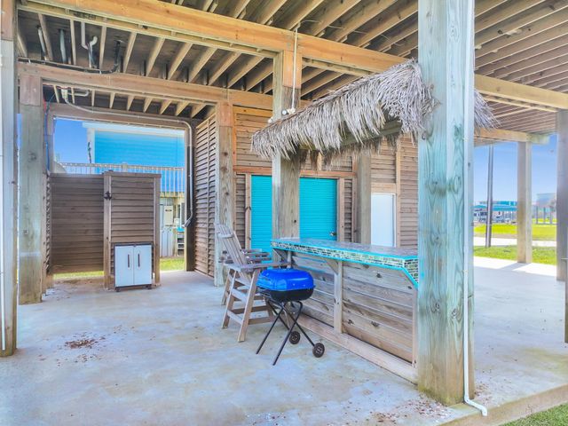 964 S Selwyn Road, Crystal Beach, TX 77650