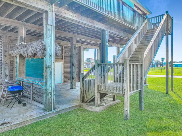 964 S Selwyn Road, Crystal Beach, TX 77650