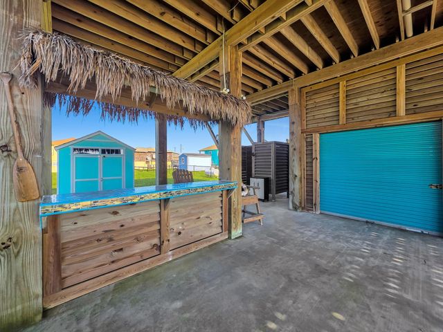964 S Selwyn Road, Crystal Beach, TX 77650