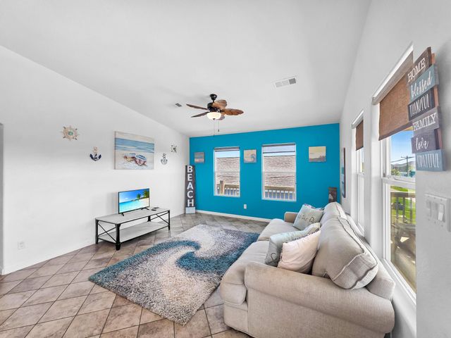 964 S Selwyn Road, Crystal Beach, TX 77650