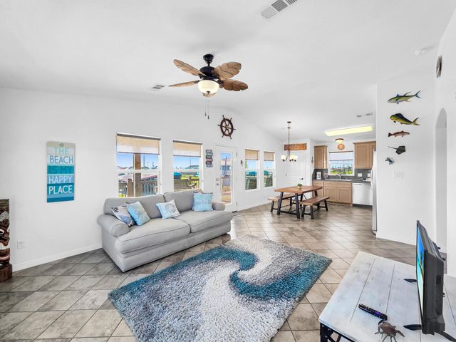 964 S Selwyn Road, Crystal Beach, TX 77650