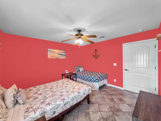 964 S Selwyn Road, Crystal Beach, TX 77650