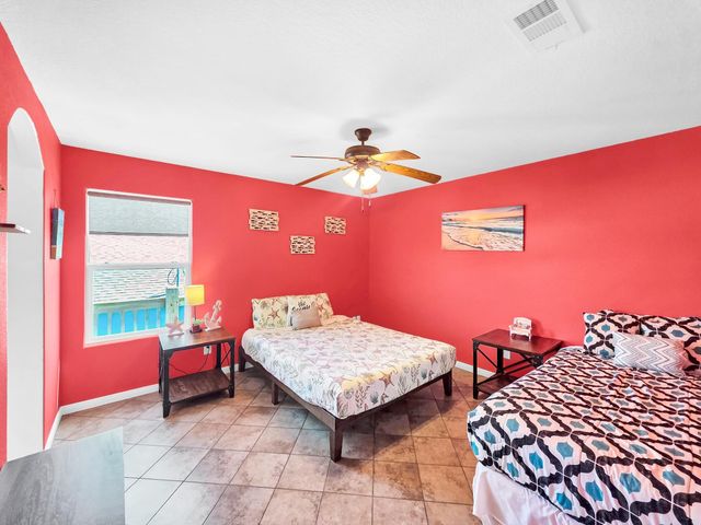 964 S Selwyn Road, Crystal Beach, TX 77650