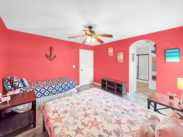 964 S Selwyn Road, Crystal Beach, TX 77650