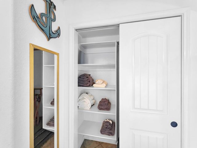 964 S Selwyn Road, Crystal Beach, TX 77650