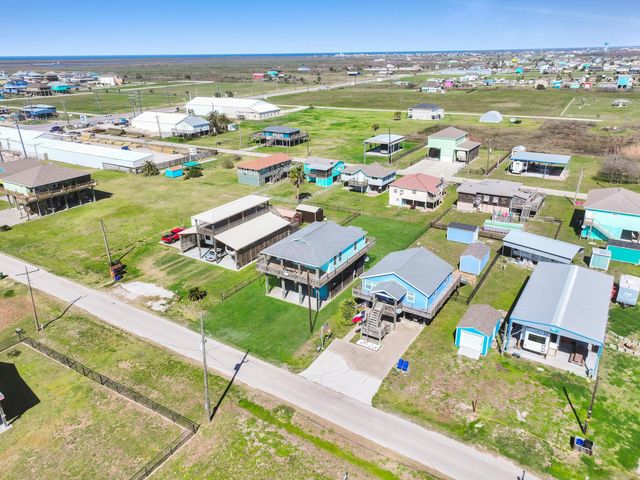 964 S Selwyn Road, Crystal Beach, TX 77650