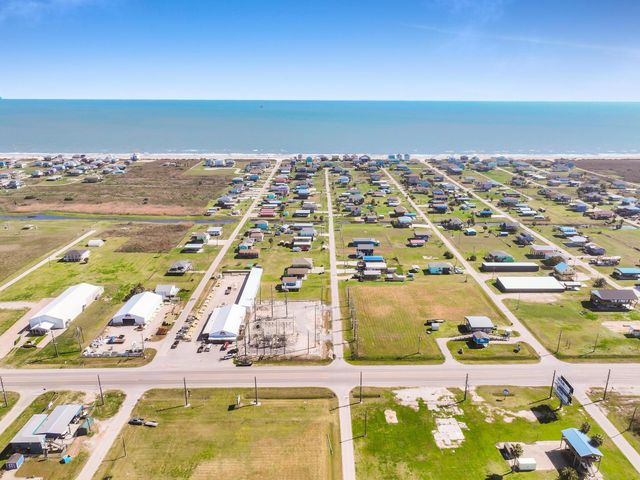 964 S Selwyn Road, Crystal Beach, TX 77650