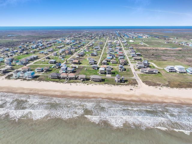 964 S Selwyn Road, Crystal Beach, TX 77650