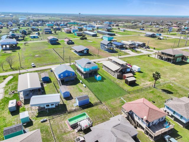 964 S Selwyn Road, Crystal Beach, TX 77650