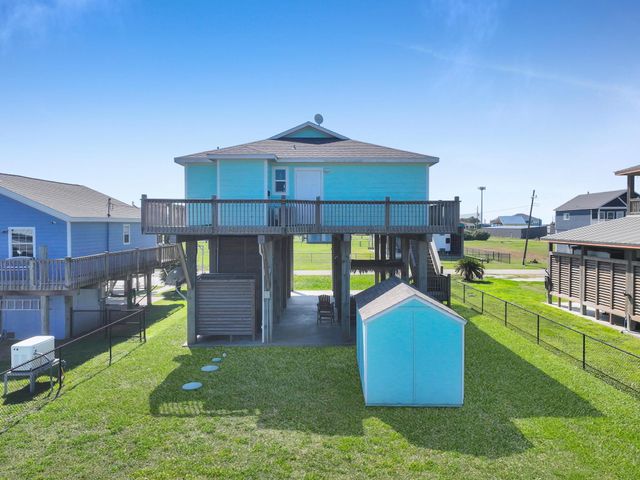 964 S Selwyn Road, Crystal Beach, TX 77650