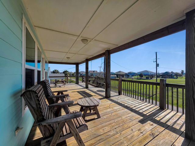 964 S Selwyn Road, Crystal Beach, TX 77650