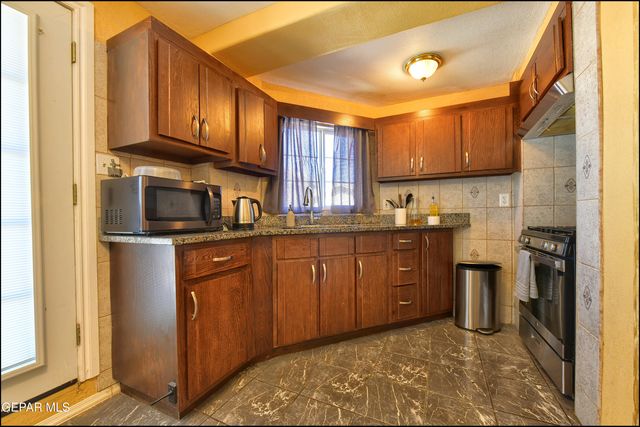 8401 De Alva Drive, Canutillo, TX 79835