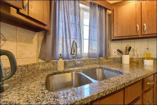 8401 De Alva Drive, Canutillo, TX 79835