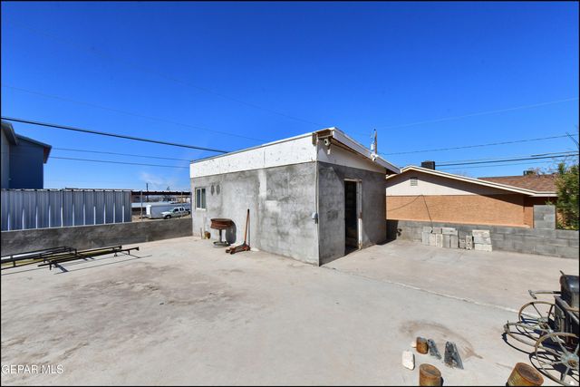 8401 De Alva Drive, Canutillo, TX 79835