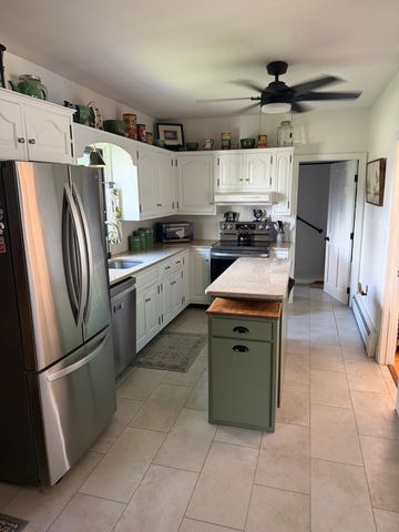 233 Gifford Ave, Somerset, MA 02726