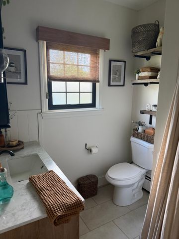 233 Gifford Ave, Somerset, MA 02726