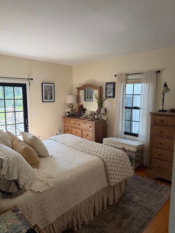 233 Gifford Ave, Somerset, MA 02726