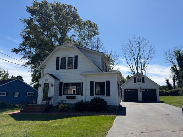233 Gifford Ave, Somerset, MA 02726