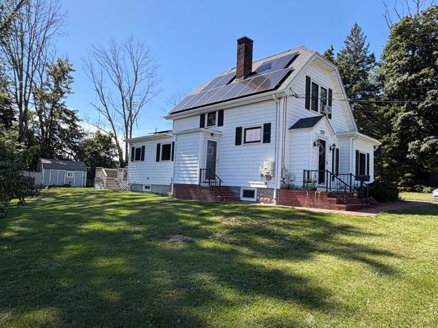 233 Gifford Ave, Somerset, MA 02726