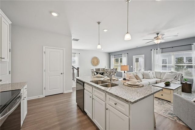 422 Lanier Circle, Woodstock, GA 30189