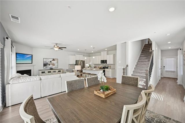 422 Lanier Circle, Woodstock, GA 30189