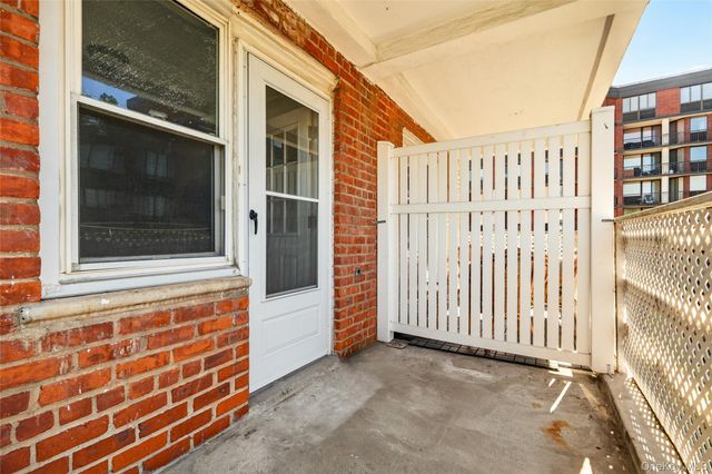 30 E Hartsdale Avenue 3L, Hartsdale, NY 10530