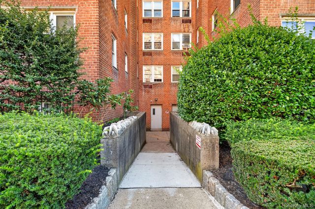 30 E Hartsdale Avenue 3L, Hartsdale, NY 10530