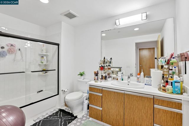5900 3Rd St 2414, San Francisco, CA 94124