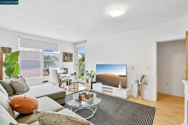 5900 3Rd St 2414, San Francisco, CA 94124