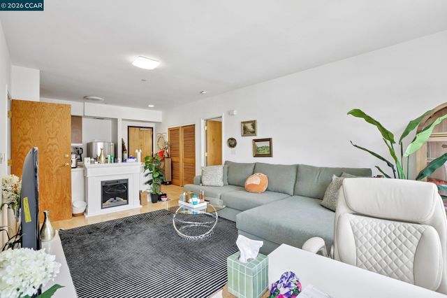 5900 3Rd St 2414, San Francisco, CA 94124