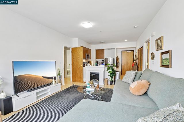 5900 3Rd St 2414, San Francisco, CA 94124