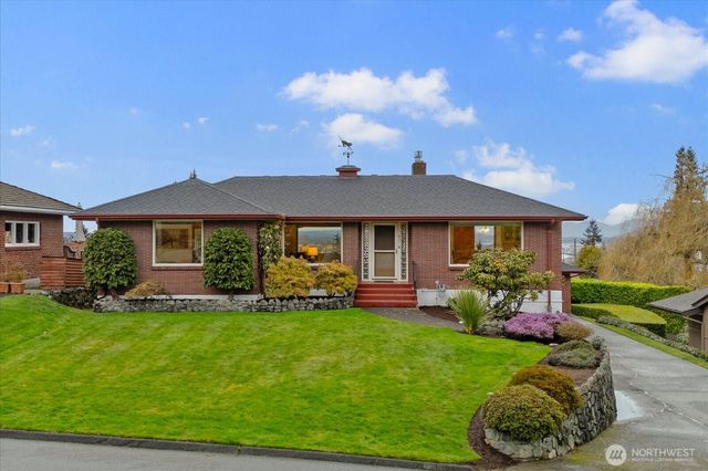 411 Crown Drive, Everett, WA 98203