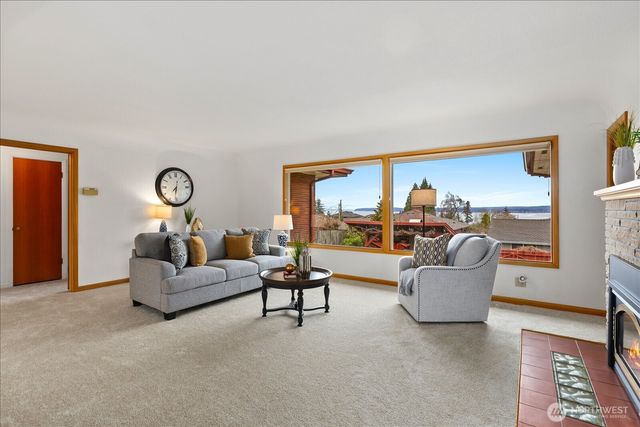 411 Crown Drive, Everett, WA 98203