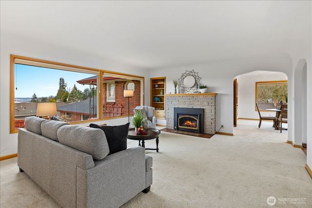 411 Crown Drive, Everett, WA 98203